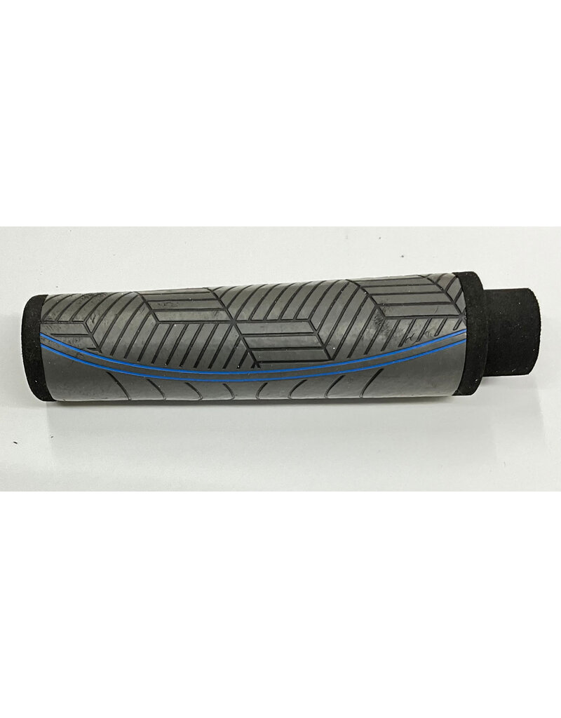 Winn Winn Straight Taper Dark Gray Rear Grip 4.5" Slight imperfections