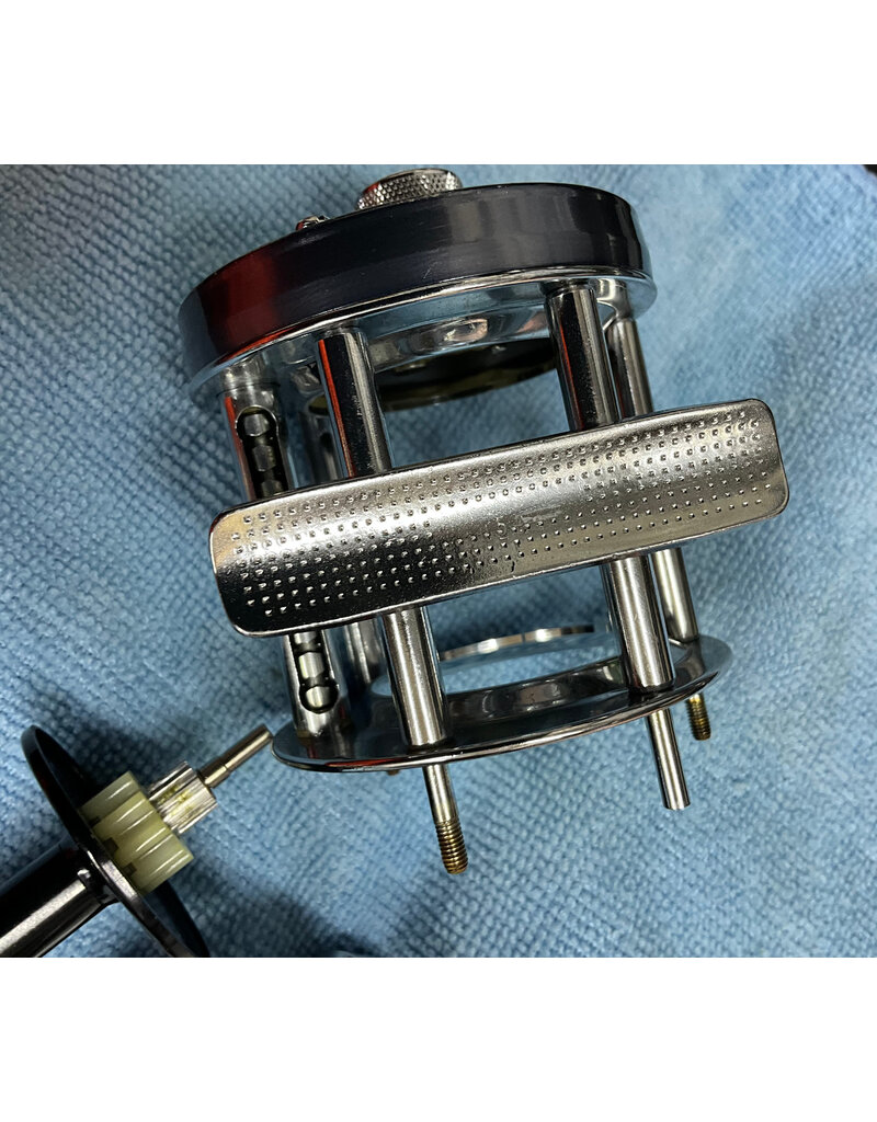 Abu Garcia Abu Garcia Ambassadeur Vintage 6500C Gun Metal Gray pre-owned excellent condition in original leather case