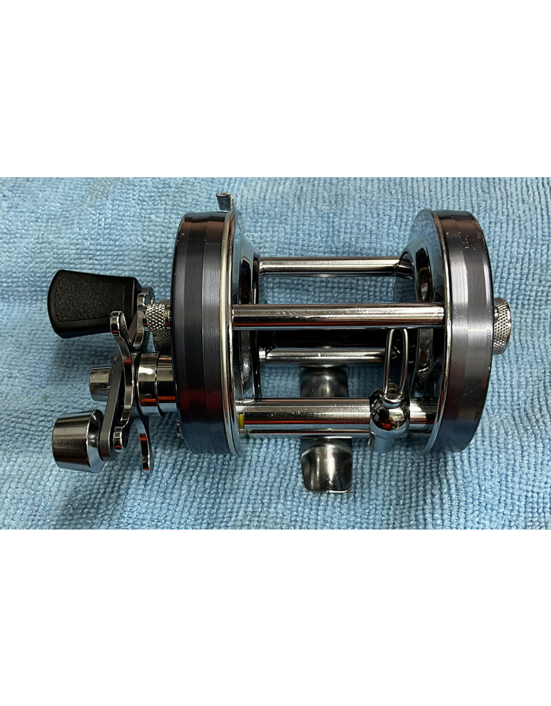 Abu Garcia Abu Garcia Ambassadeur Vintage 6500C Gun Metal Gray pre-owned excellent condition in original leather case