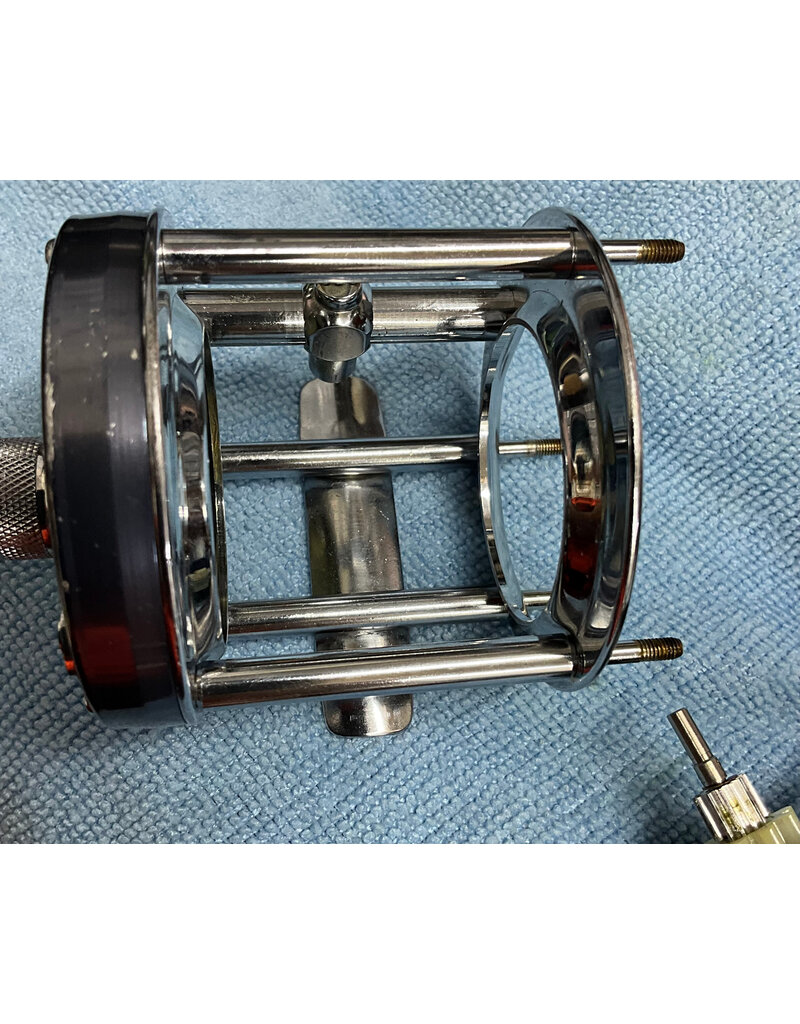 Abu Garcia Abu Garcia Ambassadeur Vintage 6500C Gun Metal Gray pre-owned excellent condition in original leather case