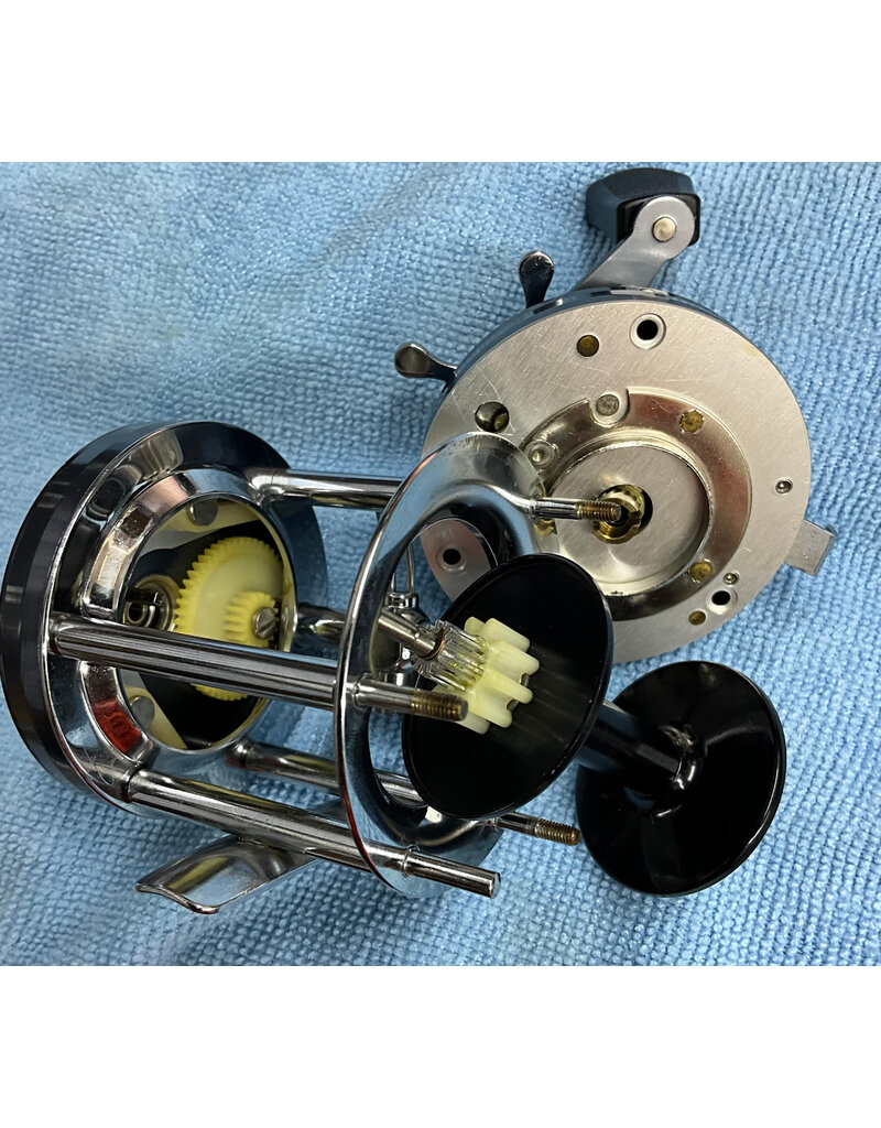 Abu Garcia Abu Garcia Ambassadeur Vintage 6500C Gun Metal Gray pre-owned excellent condition in original leather case