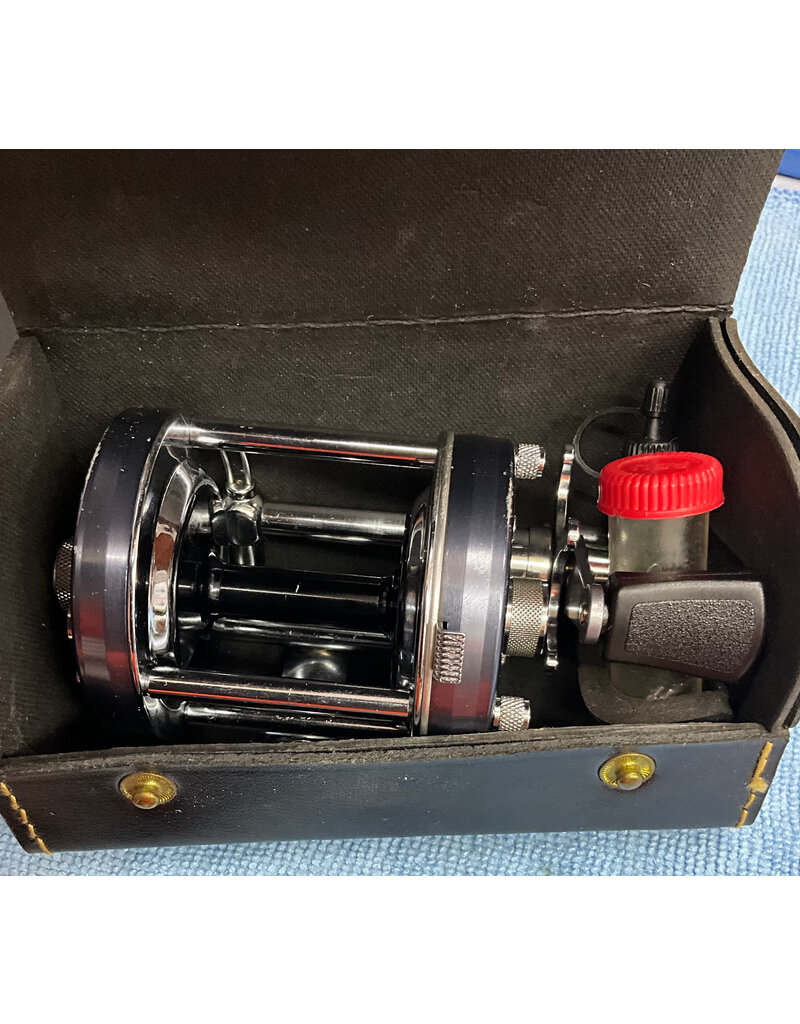 Abu Garcia Abu Garcia Ambassadeur Vintage 6500C Gun Metal Gray pre-owned excellent condition in original leather case