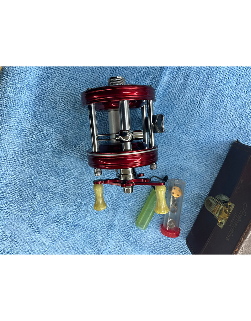 Abu Garcia Abu Garcia Ambassadeur Vintage 5000 in Leather Case FT.# 721100