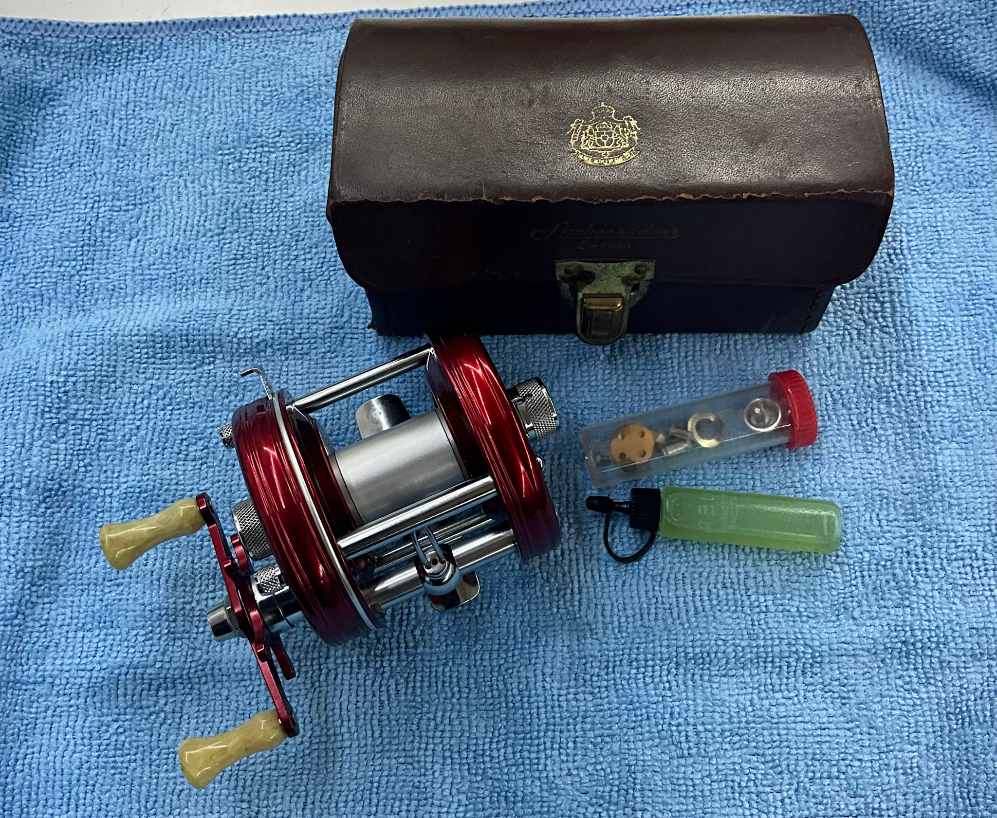 Abu Garcia Ambassadeur Vintage 5000 in Leather Case FT