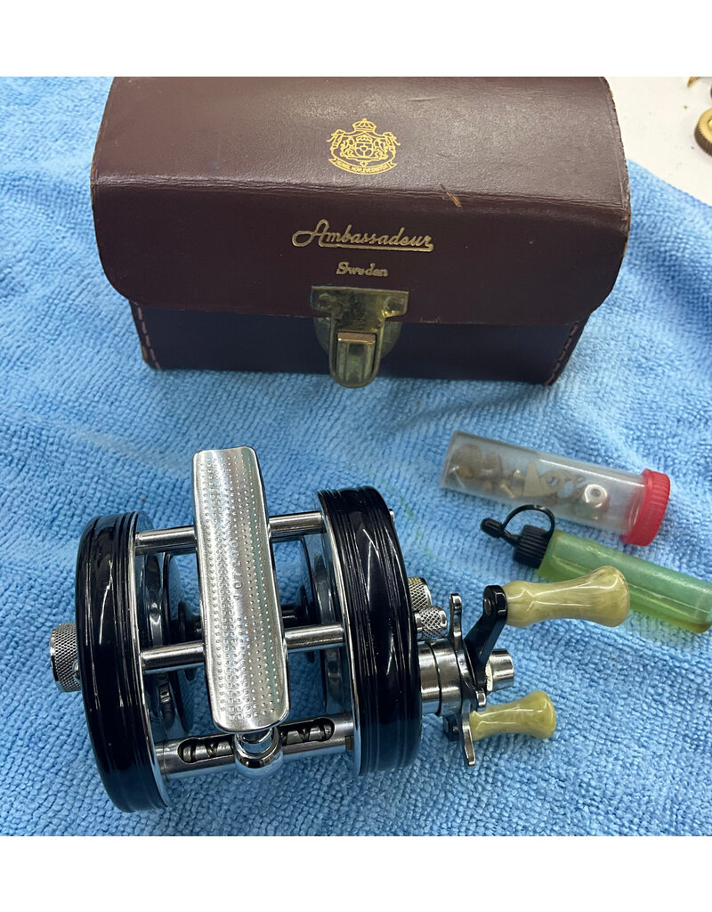 Abu Garcia Abu Garcia Ambassadeur Vintage 5000C in Leather Case foot number ft#107200