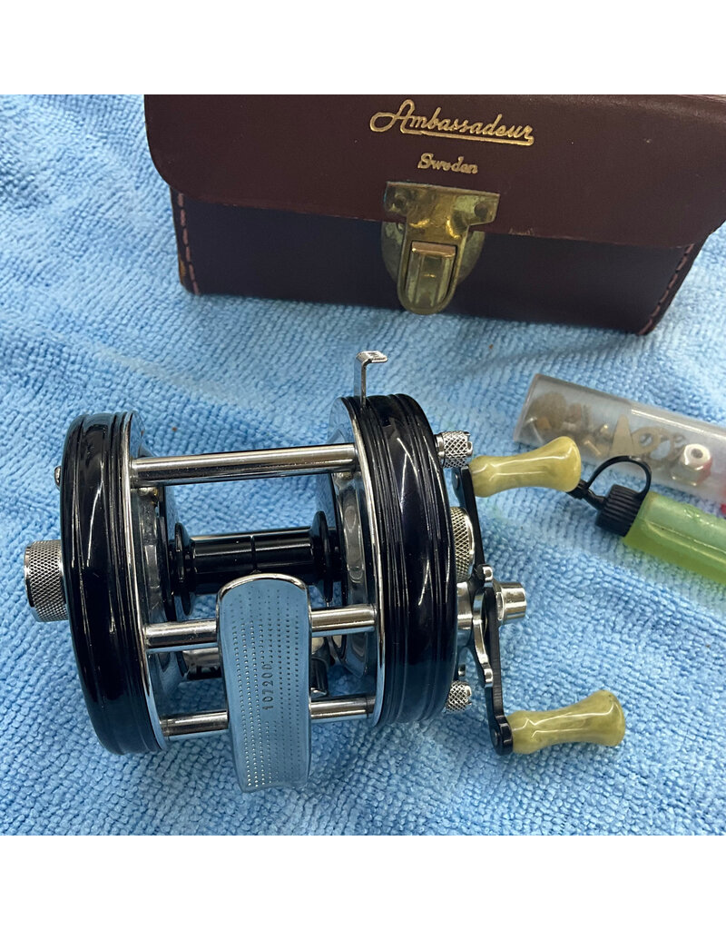 Abu Garcia Abu Garcia Ambassadeur Vintage 5000C in Leather Case foot number ft#107200