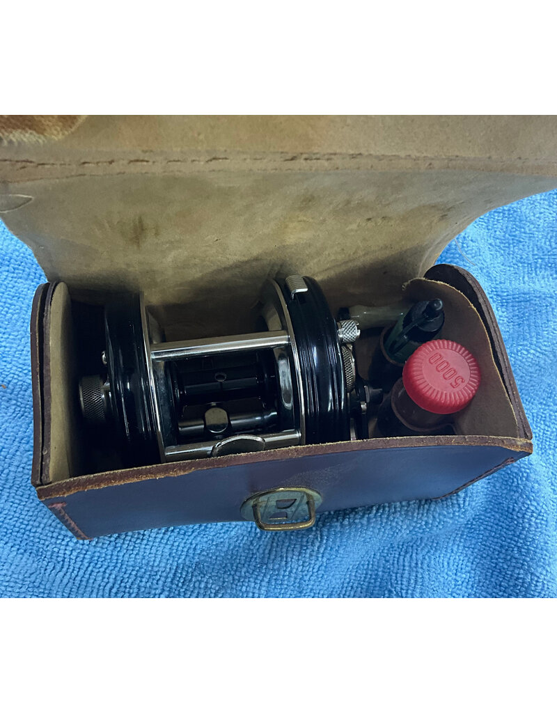 Abu Garcia Abu Garcia Ambassadeur Vintage 5000C in Leather Case foot number ft#107200