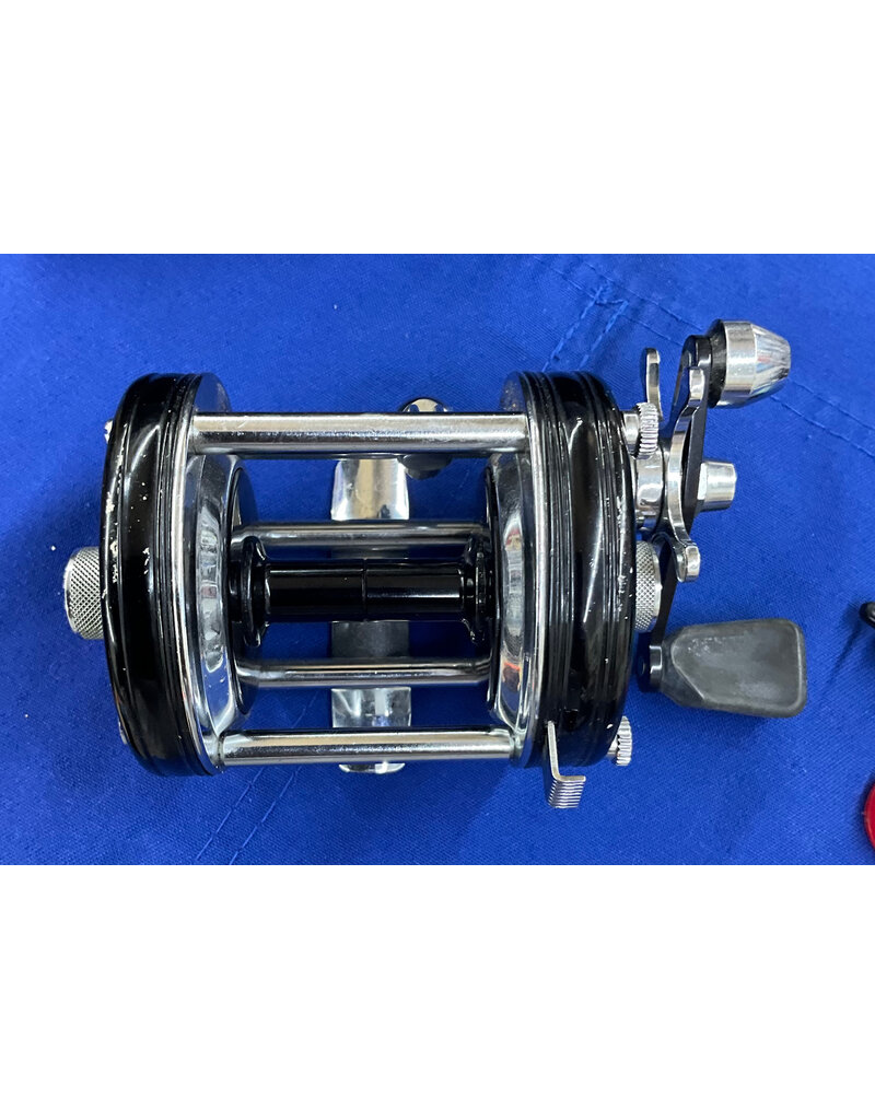 Abu Garcia Abu Garcia Ambassadeur Vintage Black 6000C pre owned in Leather Case Ft.# 097000