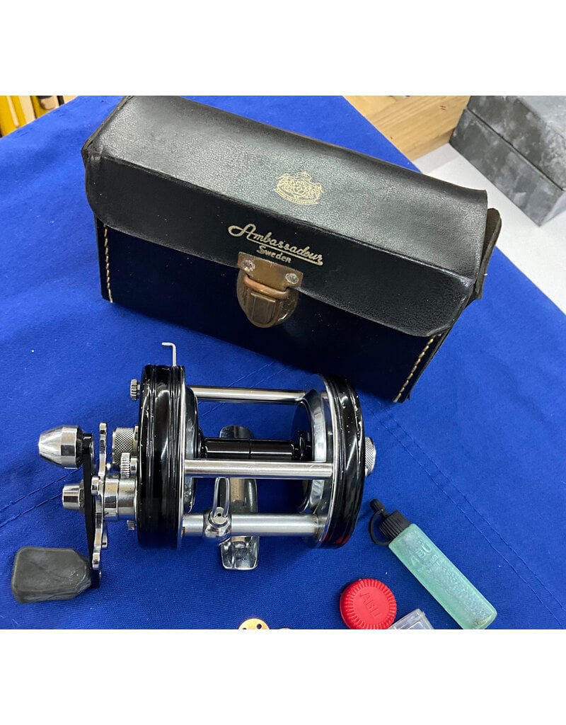 Abu Garcia Abu Garcia Ambassadeur Vintage Black 6000C pre owned in Leather Case Ft.# 097000