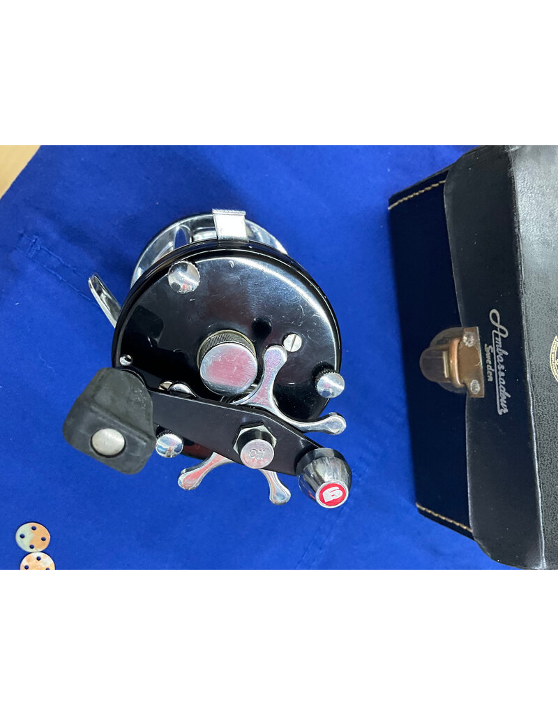 Abu Garcia Abu Garcia Ambassadeur Vintage Black 6000C pre owned in Leather Case Ft.# 097000