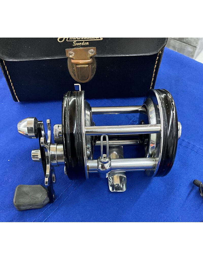 Abu Garcia Abu Garcia Ambassadeur Vintage Black 6000C pre owned in Leather Case Ft.# 097000