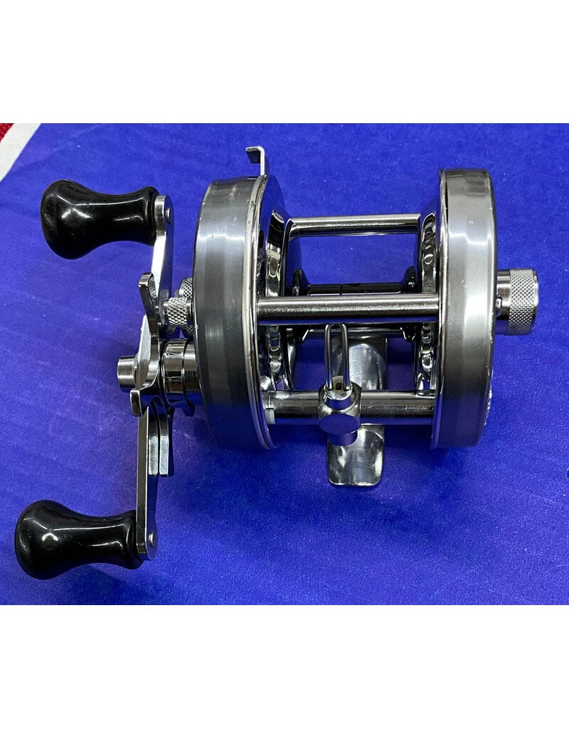 Abu Garcia Abu Garcia Ambassadeur 5500C Silver Fishing Reel Foot Number 760803