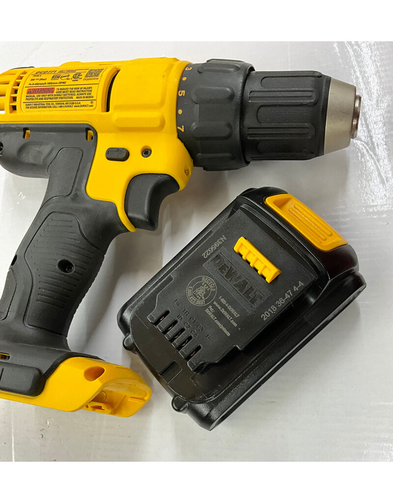 DEWALT NEW DEWALT 20-Volt MAX Lithium-Ion Cordless 1/2 in. Compact Drill/Driver with 2.0 Ah Battery