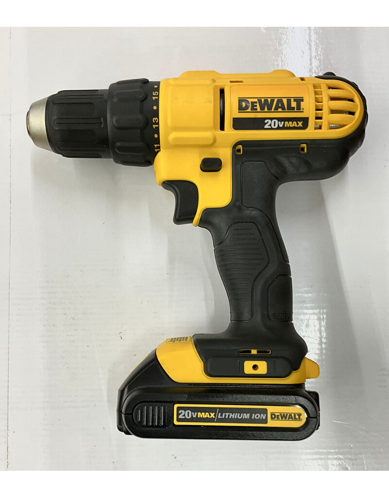 DEWALT NEW DEWALT 20-Volt MAX Lithium-Ion Cordless 1/2 in. Compact Drill/Driver with 2.0 Ah Battery