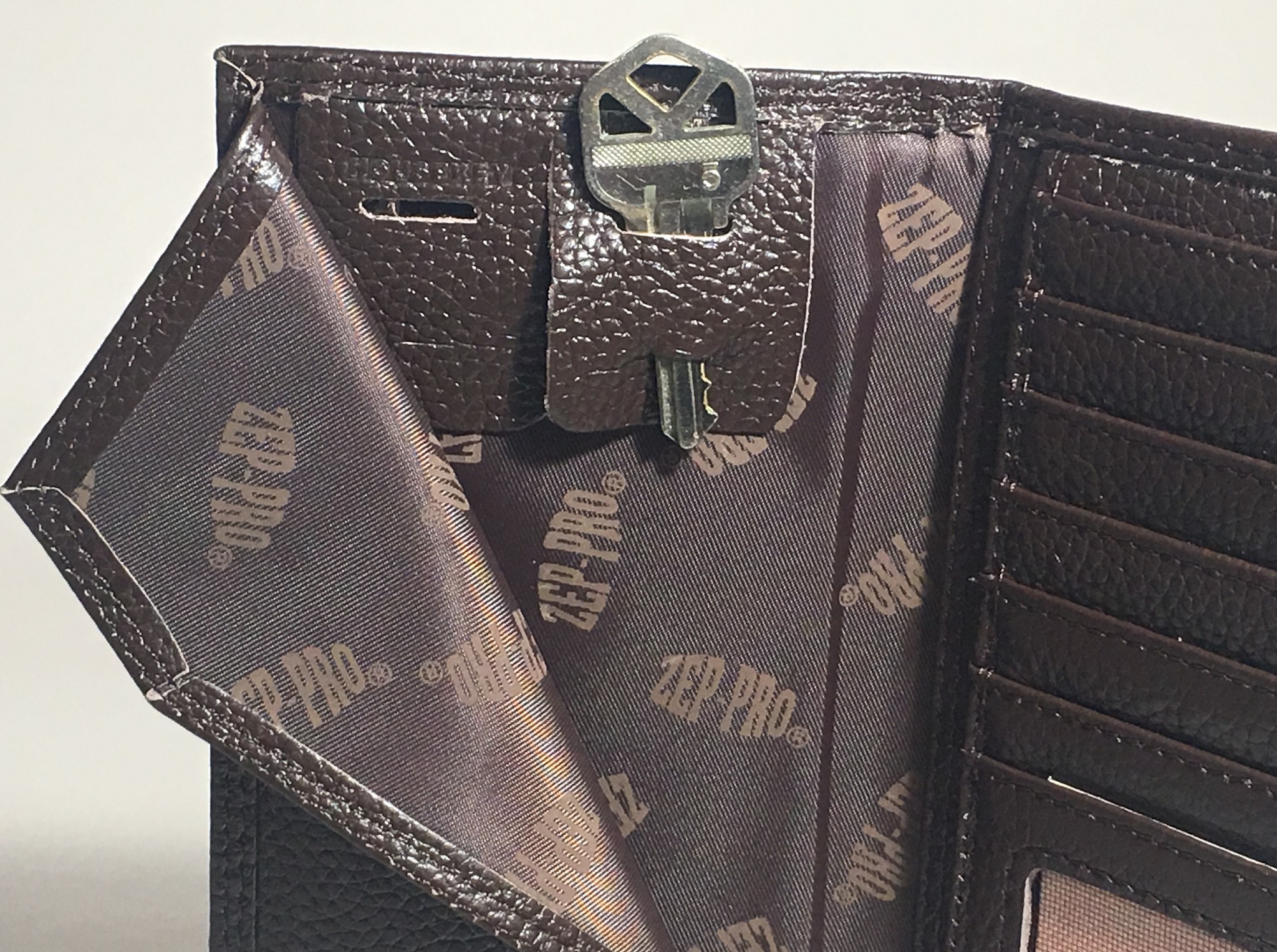 NCAA Arkansas Razorbacks Zep-Pro Pebble Grain Leather Bifold Concho Wallet Black NCAA Arkansas Razorbacks Zep-Pro Pebble Grain Leather Bifold Concho Wallet Black
