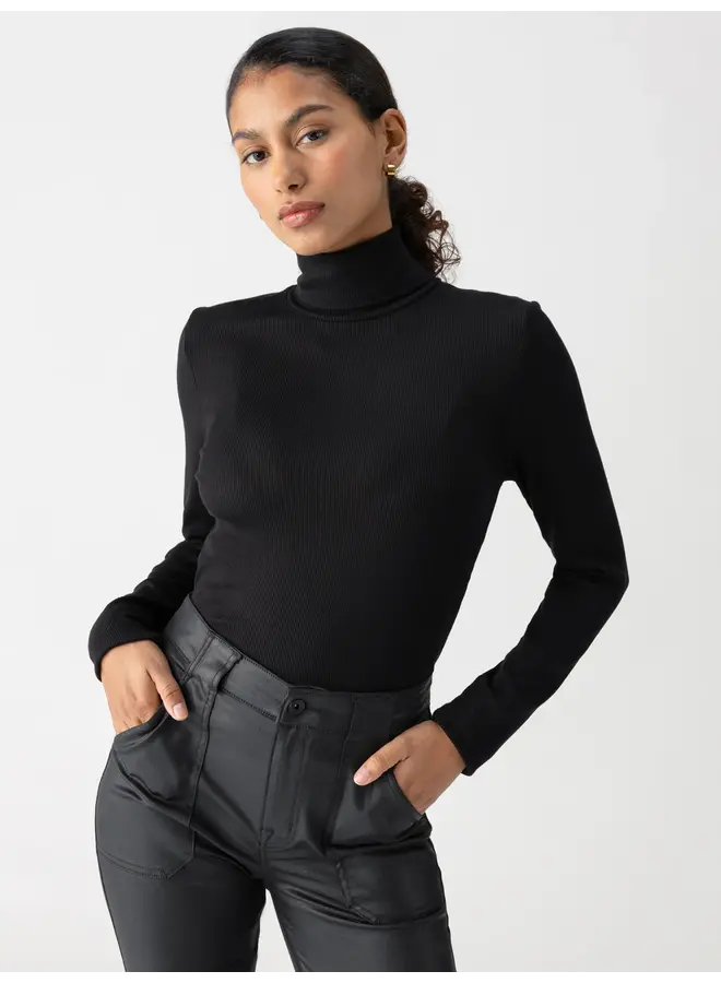 Essential Turtleneck Black