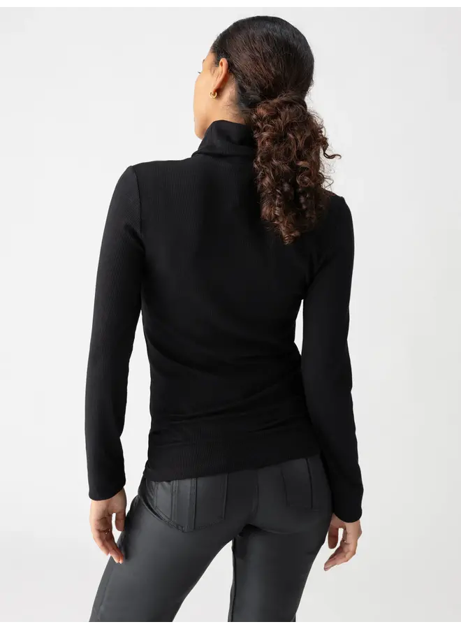 Essential Turtleneck Black