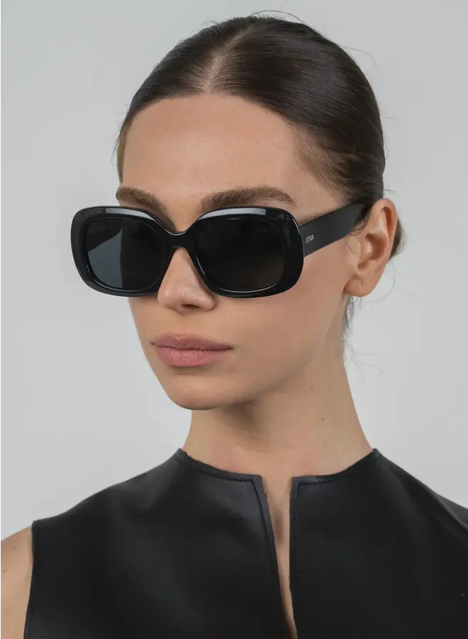 Valerie Sunglasses - Black/Smoke