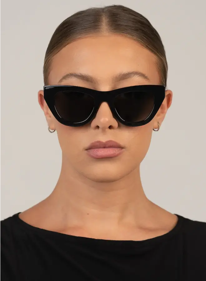 Kinni Sunglasses - Black/Smoke