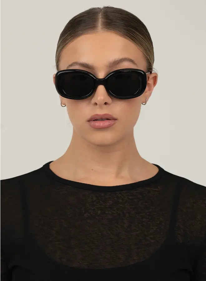 Viv Sunglasses - Black/Smoke