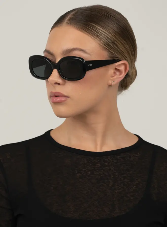 Viv Sunglasses - Black/Smoke