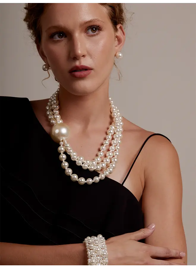 Collar Necklace with Oversized Pearl
