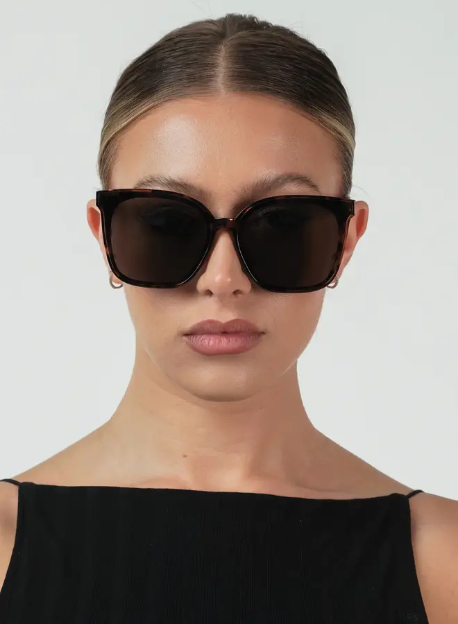 Betty Sunglasses - Tort/Smoke