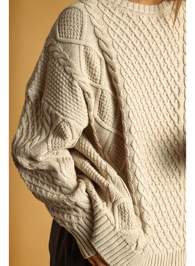 Round Neck Cable Knitted Top