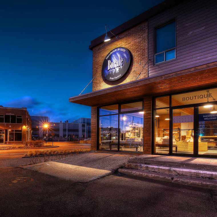 <center>LA MANUFACTURE</center>