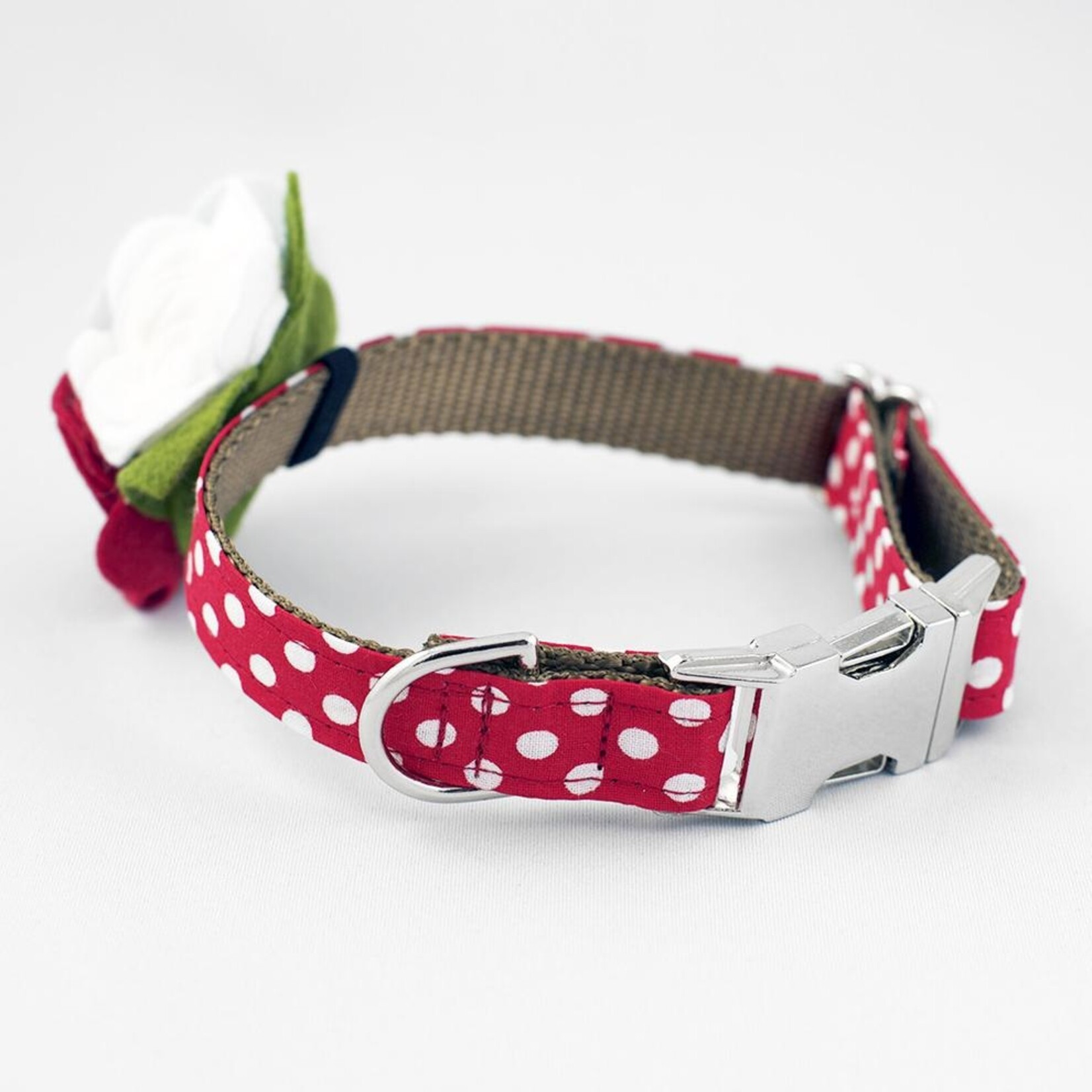 The Rover Boutique Red Dot Flower Collar