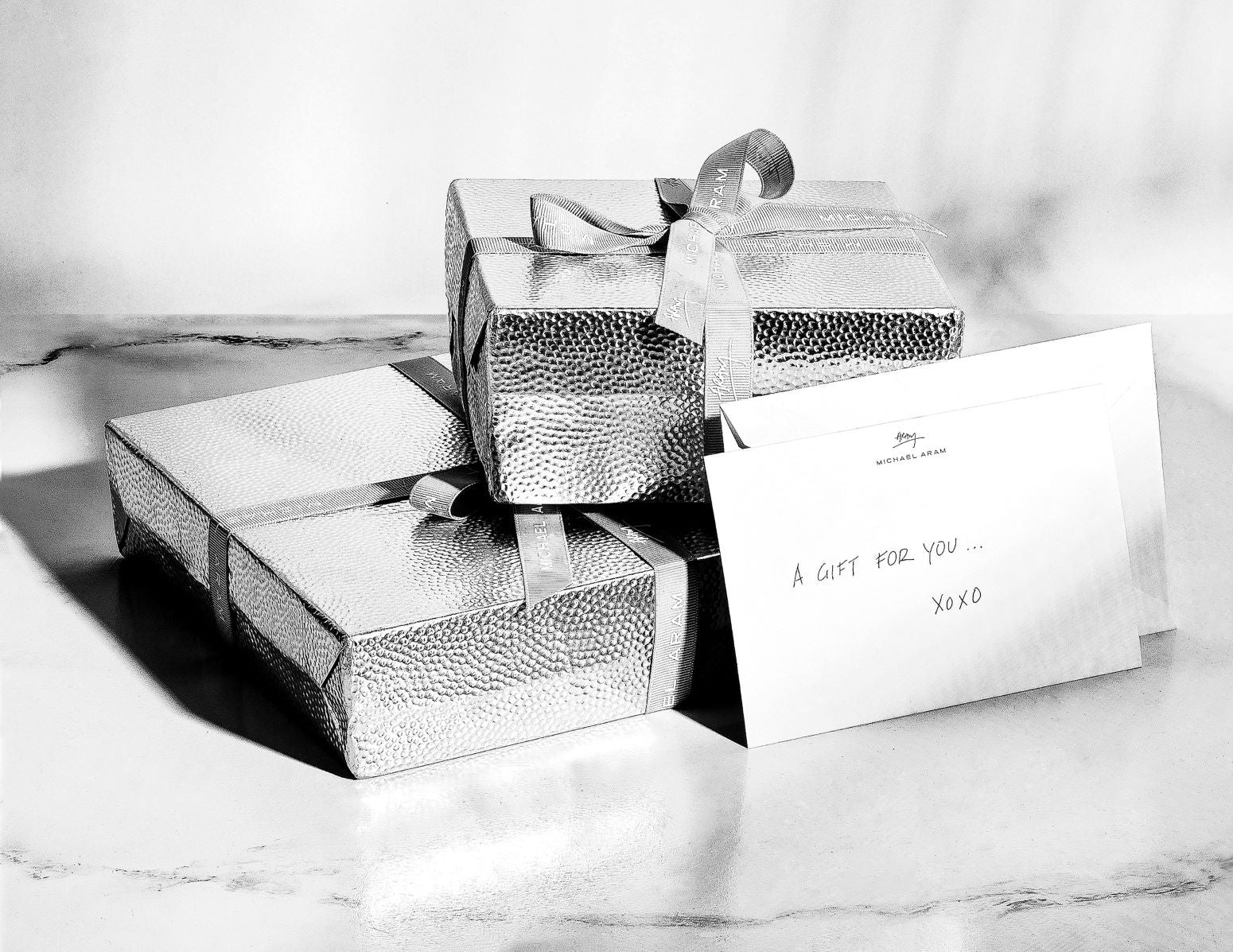 The Art of Gifting: Selecting Premium Gifts for the Modern Home