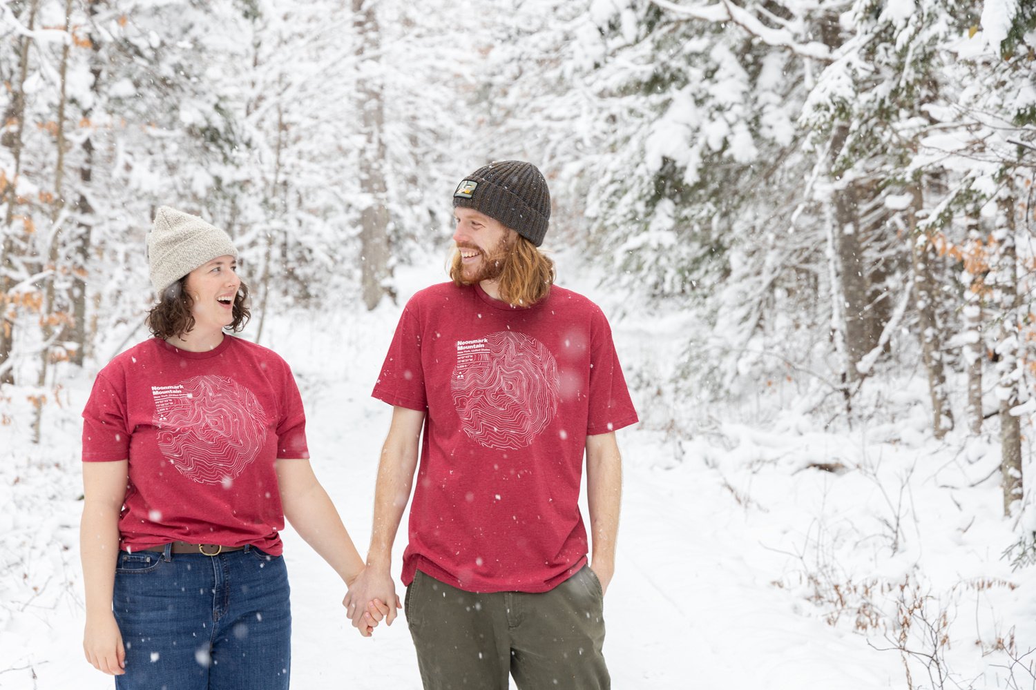 Holding Hands Topo Tee Shirts