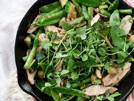 SAUTÉ À LA CHINOISE ET DINDON AVEC SAUCE À L'ORANGE