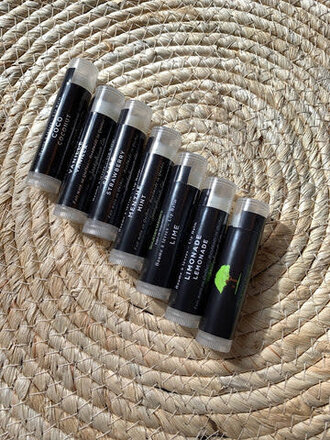 Josephine & Co. Sous les Oliviers Baume a lèvres hydratant et naturel Josephine & Co. Sous les Oliviers Baume a lèvres hydratant et naturel