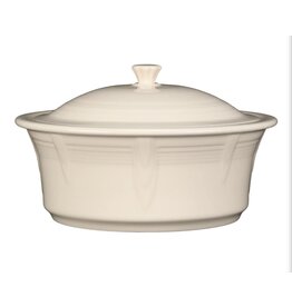 The Fiesta Tableware Company Large Covered Casserole 90 oz NEW Linen
