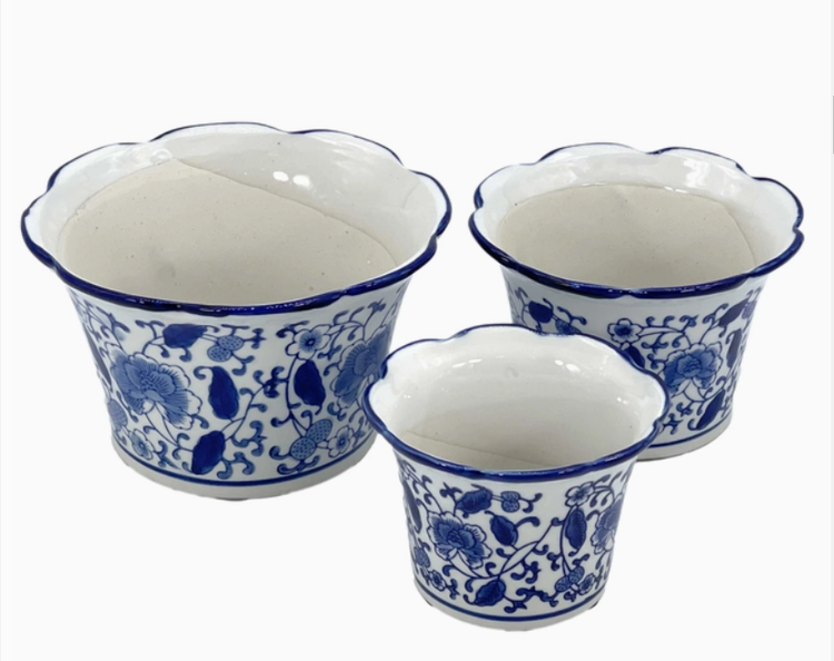 Blue and White Ruffled Pot Sm