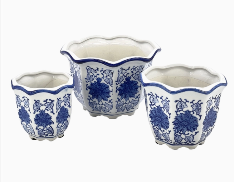 Blue and White Floral Ruffled Pot Sm