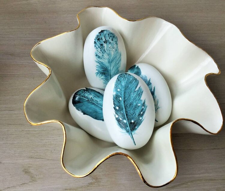 Set of 4 Stones with Blue and White Feather Design