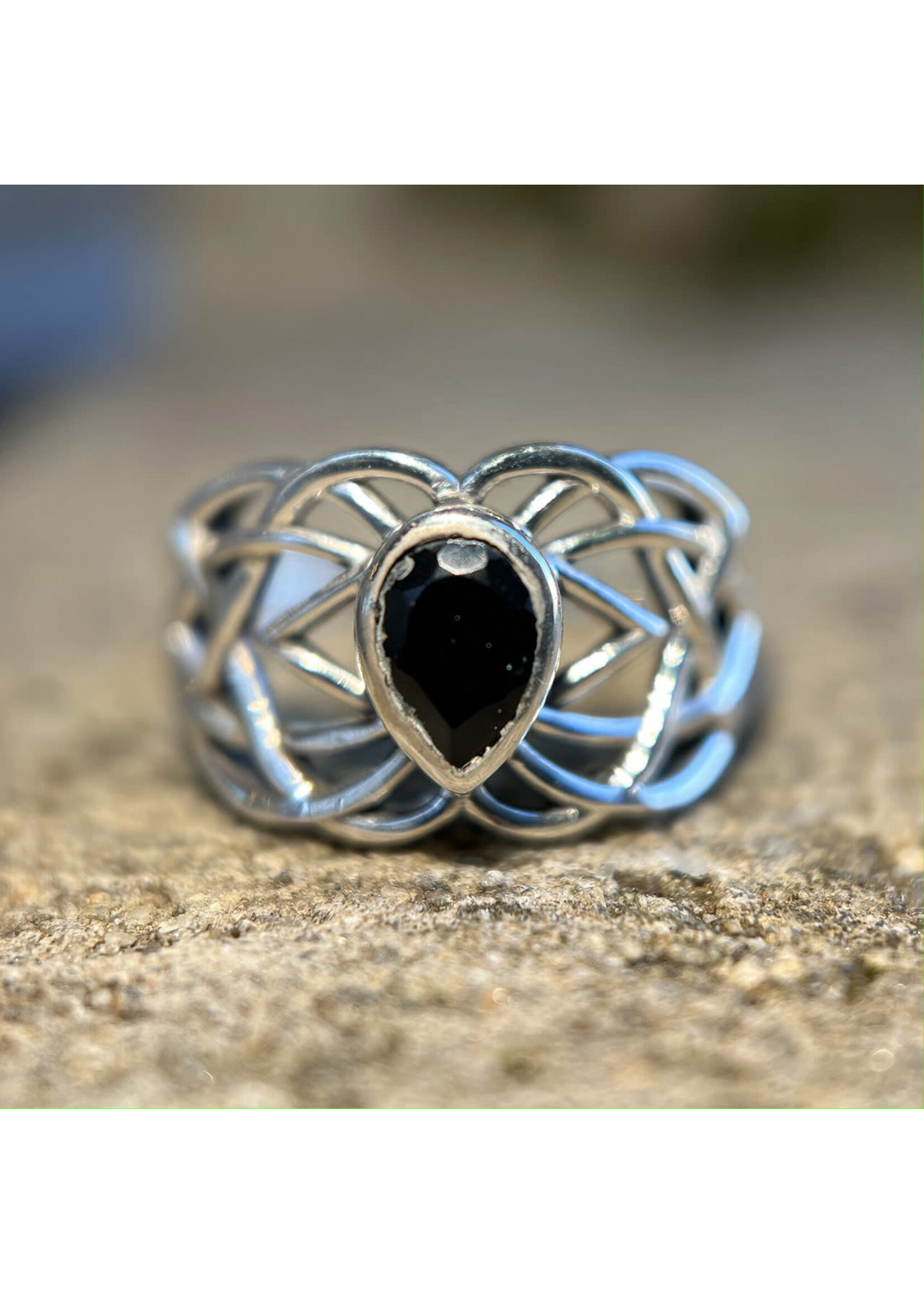 Sterling Silver Black Onyx Celtic Ring (8)