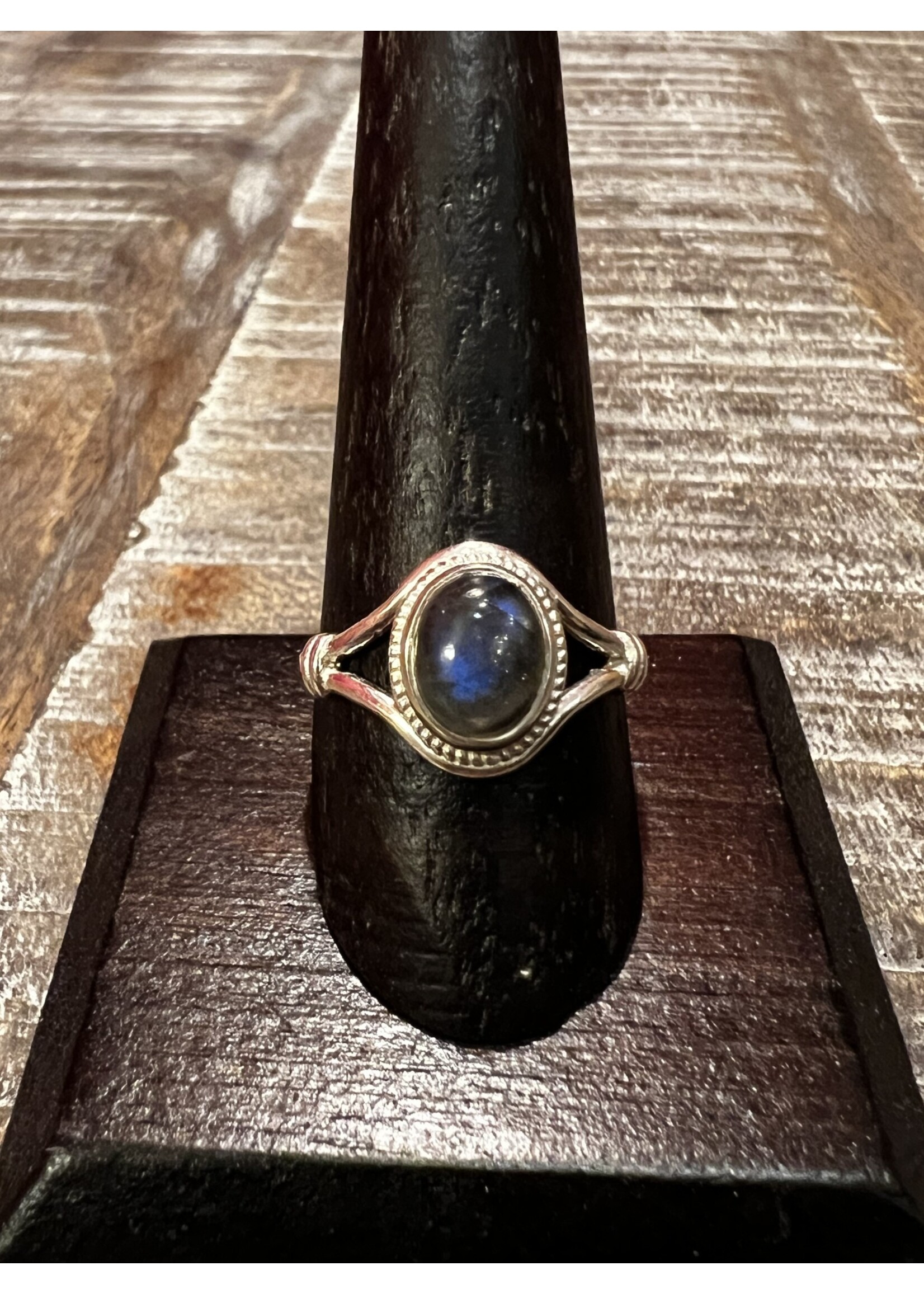 Sterling Silver Labradorite V-Band w/Knot Ring (10)