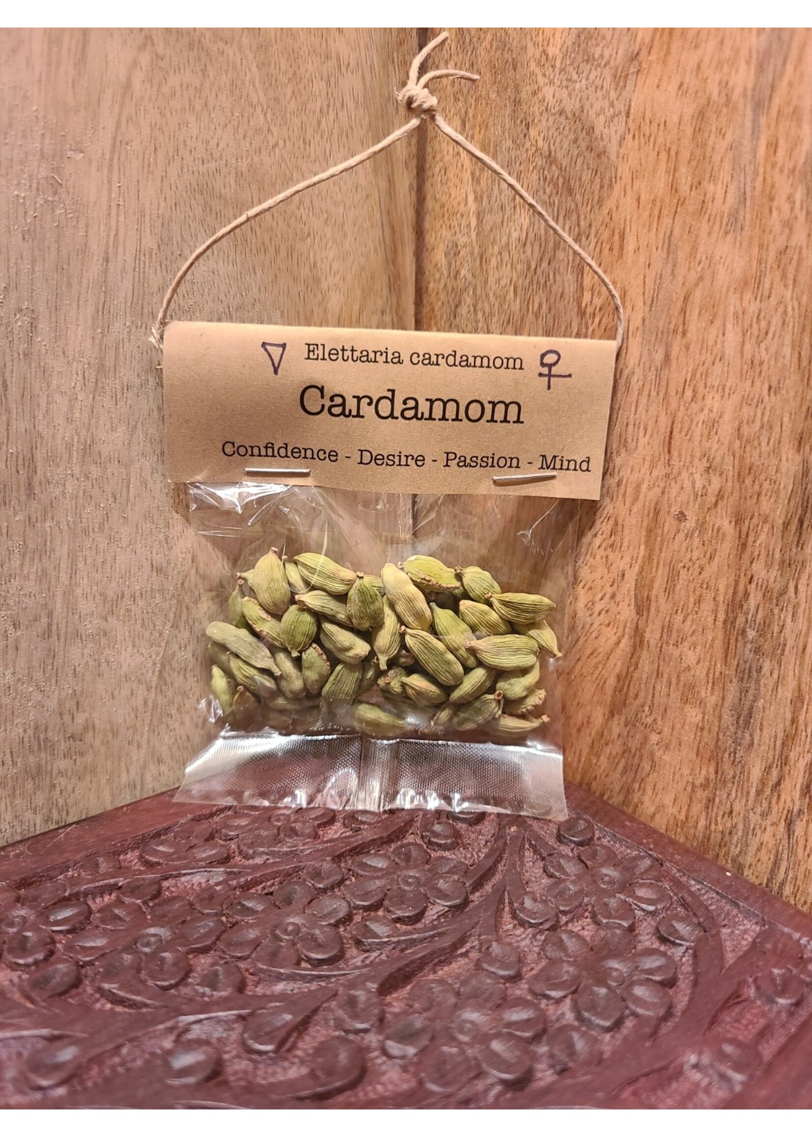 Spellcraft Herbs: Cardamom Pods .3oz