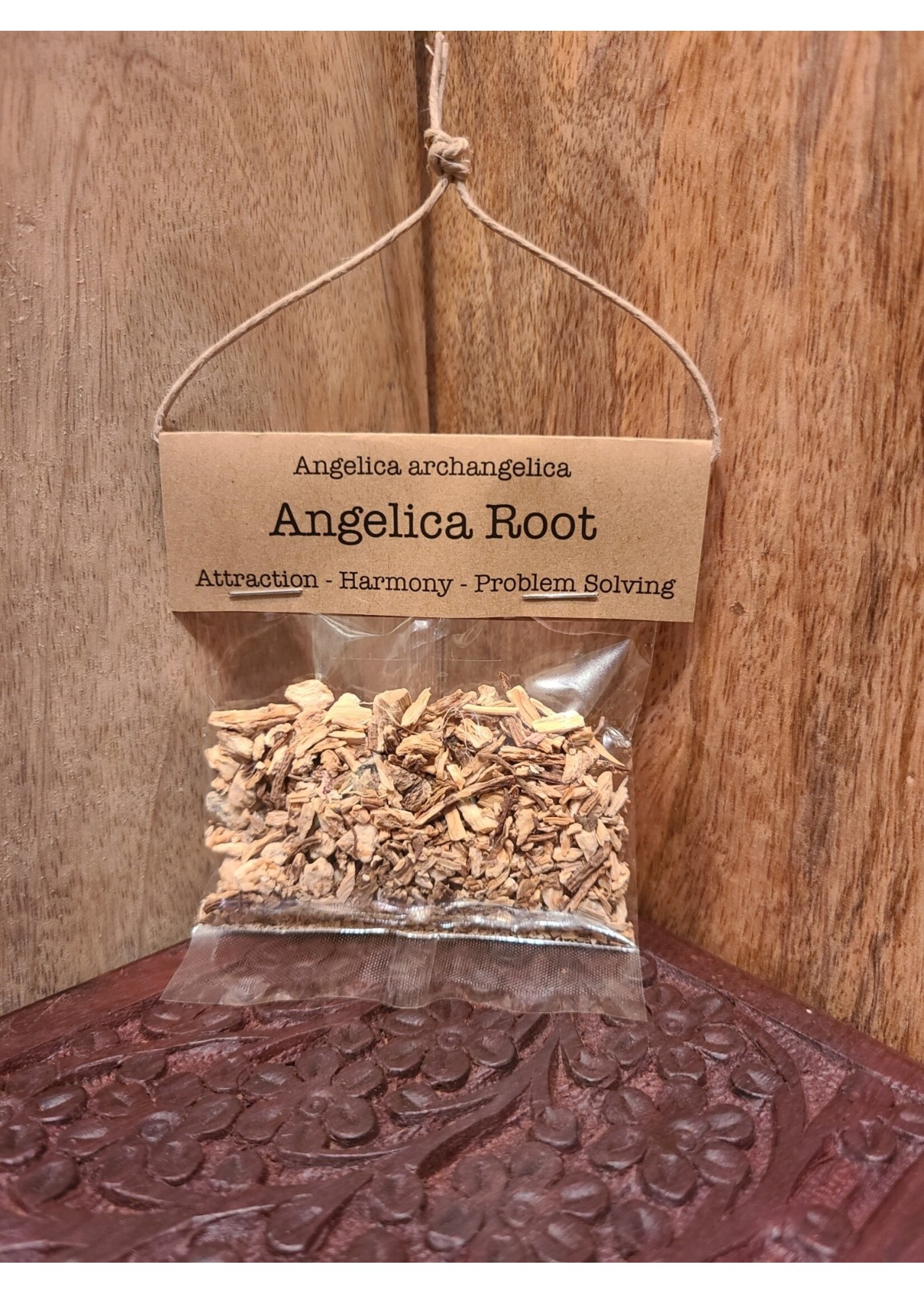 Spellcraft Herbs: Angelica Root .35oz