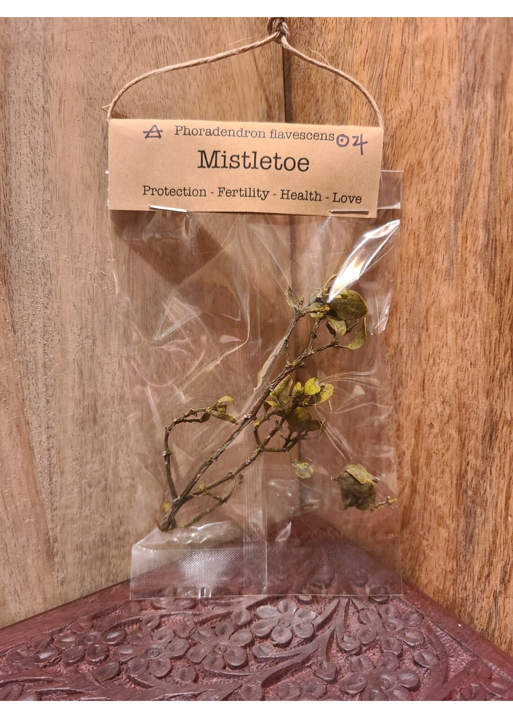 Spellcraft Herbs: Mistletoe .1oz