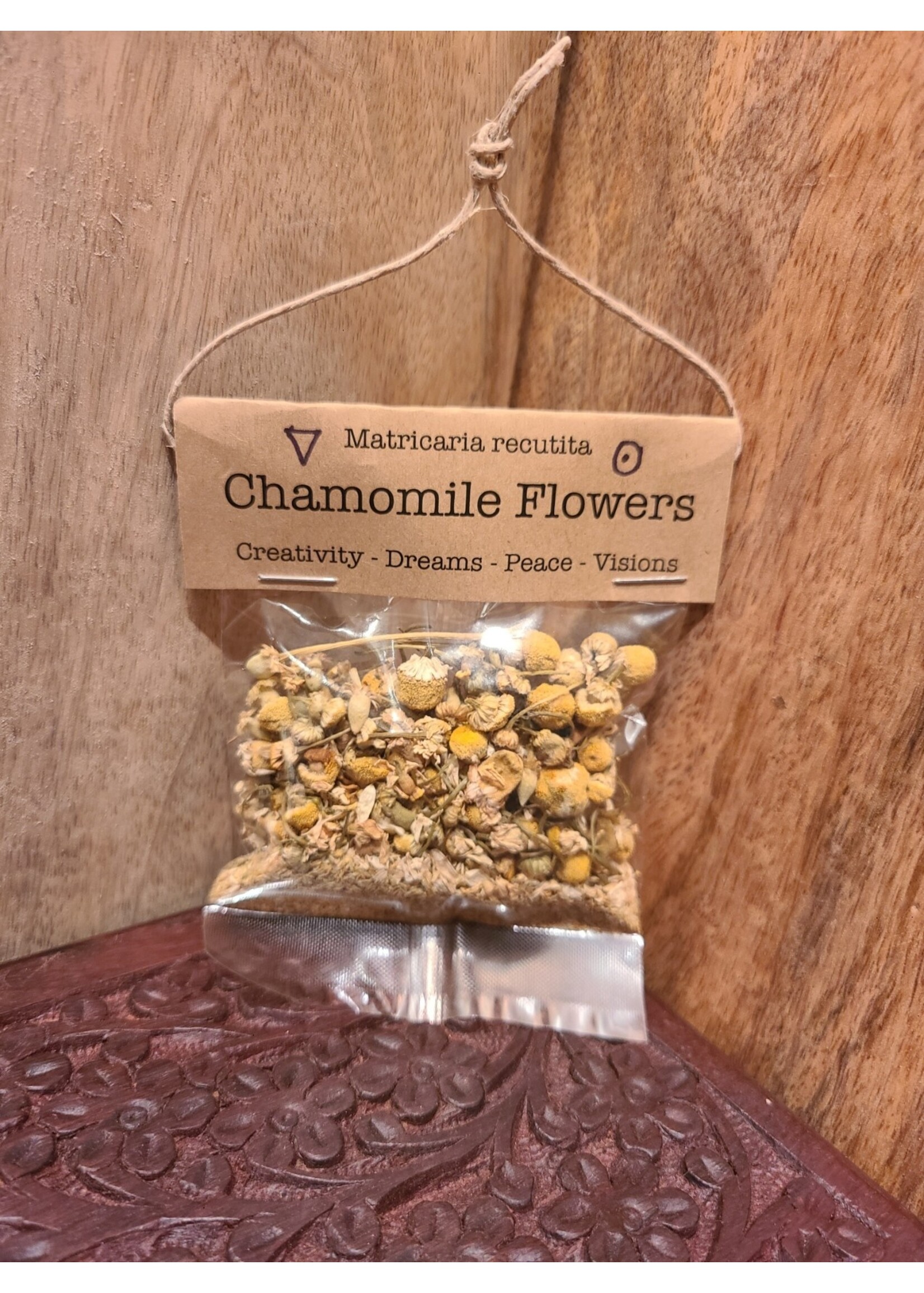 Spellcraft Herbs: Chamomile Flowers .2oz