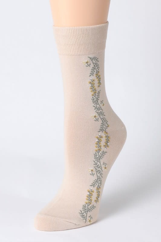 https://cdn.shoplightspeed.com/shops/603601/files/42749884/vintage-flower-socks-ecru.jpg