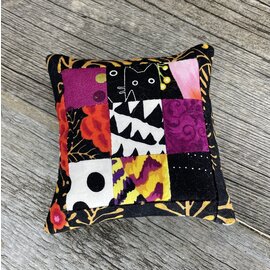 QUARTER ACRE ARTS PATCHWORK PINCUSHION 16