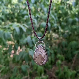 Seismic Silver SIMPLE CRAZY LACE AGATE PENDANT ON PLUM BEADS