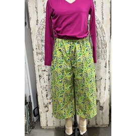 KAMALA DESIGNS SANDY CROPPED PANT - CHARTRUESE POSIES