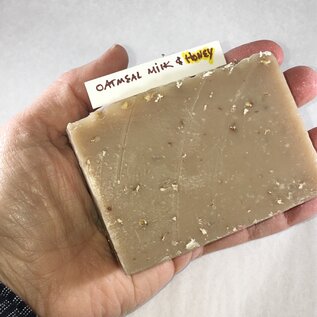 MOLLY'S APOTHECARY MOLLY'S HANDCRAFTED SOAP  OATMEAL MILK & HONEY