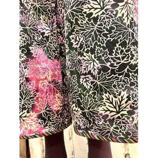 KAMALA DESIGNS JESSE CROP PANT-  GREENS / PLUM LEAVES BATIK - MEDIUM